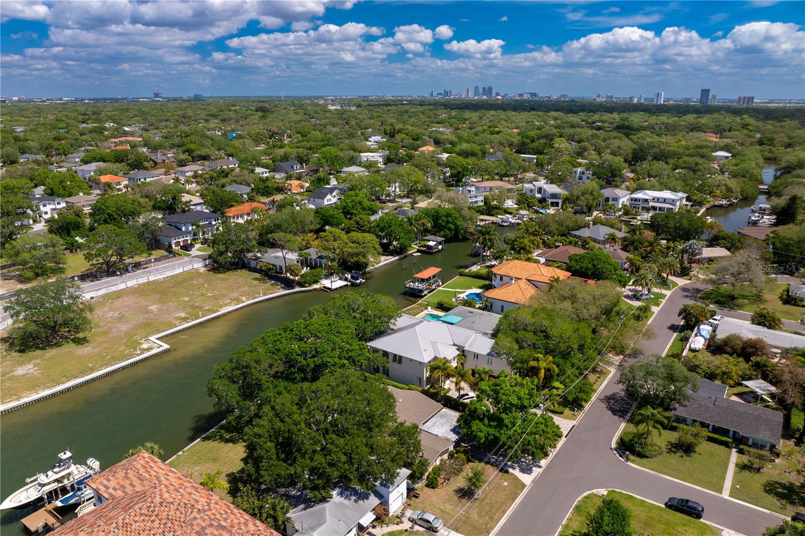 5009 W SPRING LAKE DR, TAMPA, FL, 33629