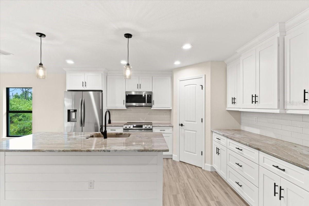 156 HADDOCK DR, ROTONDA WEST, FL, 33947