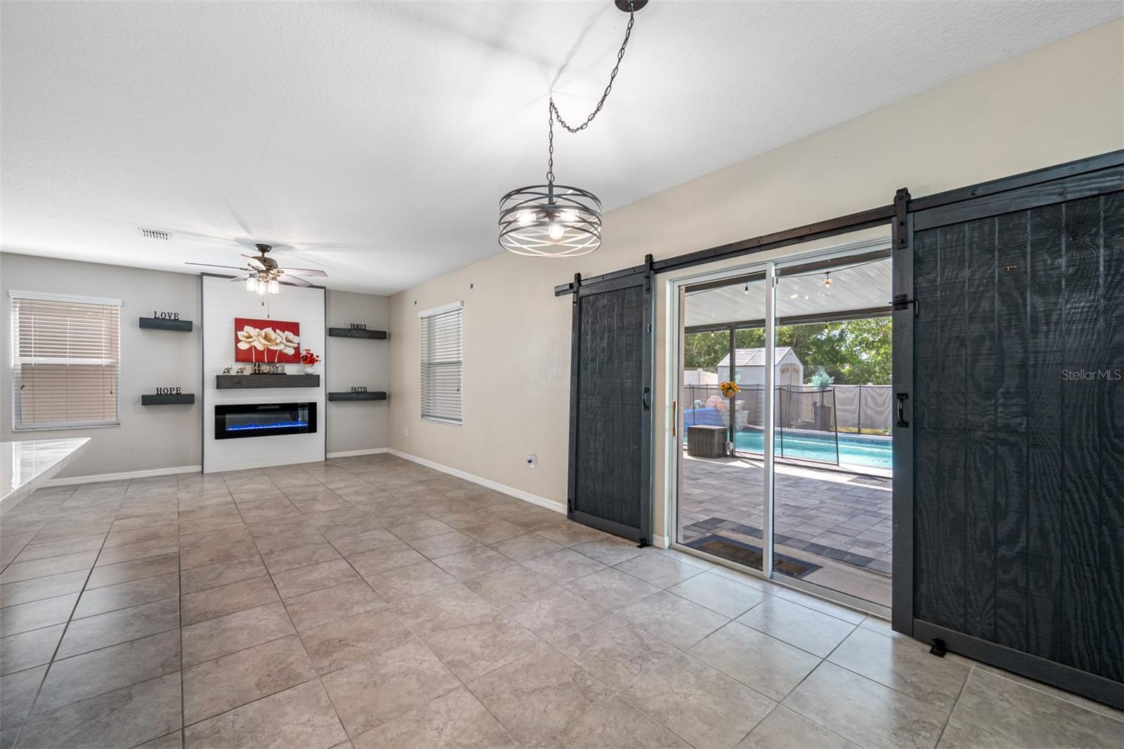 17035 PEACEFUL VALLEY DR, WIMAUMA, FL, 33598