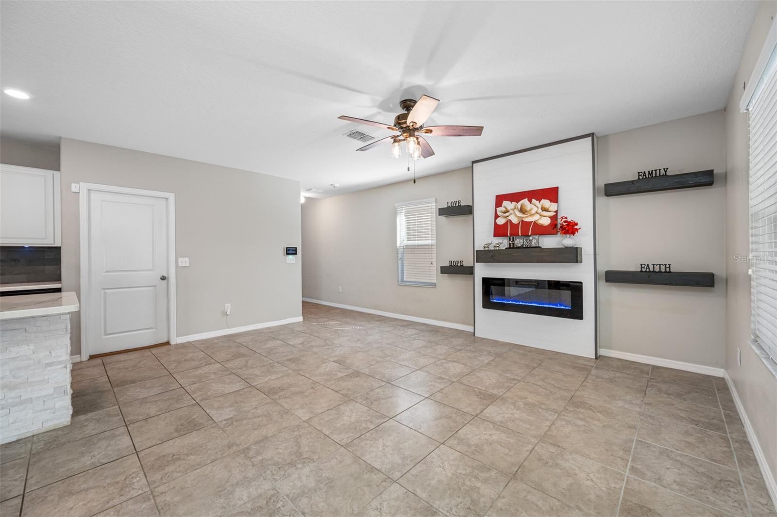 17035 PEACEFUL VALLEY DR, WIMAUMA, FL, 33598