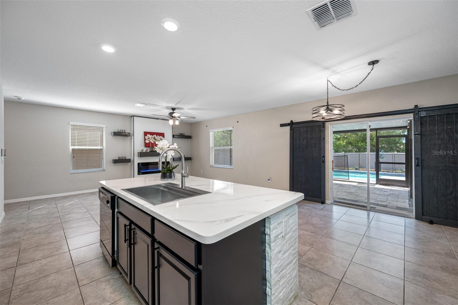 17035 PEACEFUL VALLEY DR, WIMAUMA, FL, 33598