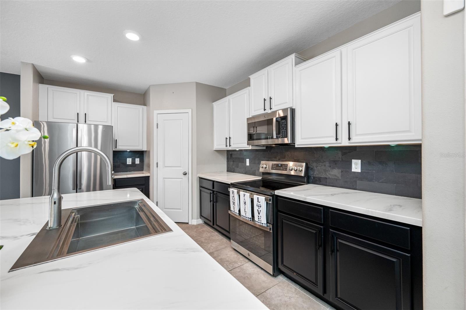 17035 PEACEFUL VALLEY DR, WIMAUMA, FL, 33598