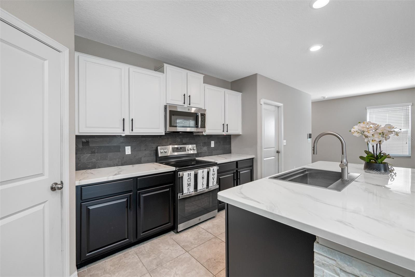 17035 PEACEFUL VALLEY DR, WIMAUMA, FL, 33598