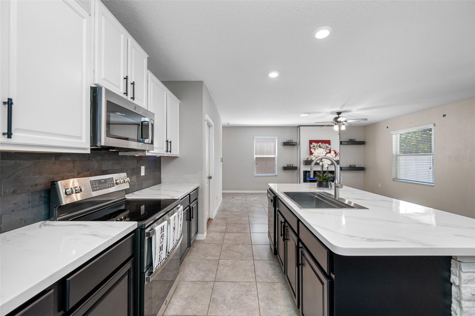 17035 PEACEFUL VALLEY DR, WIMAUMA, FL, 33598