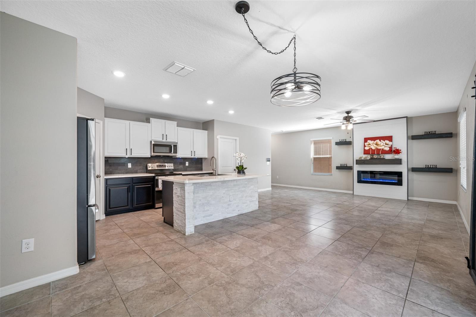 17035 PEACEFUL VALLEY DR, WIMAUMA, FL, 33598
