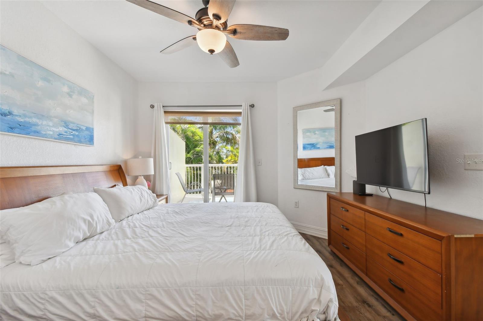 11605 GULF BLVD #208, TREASURE ISLAND, FL, 33706