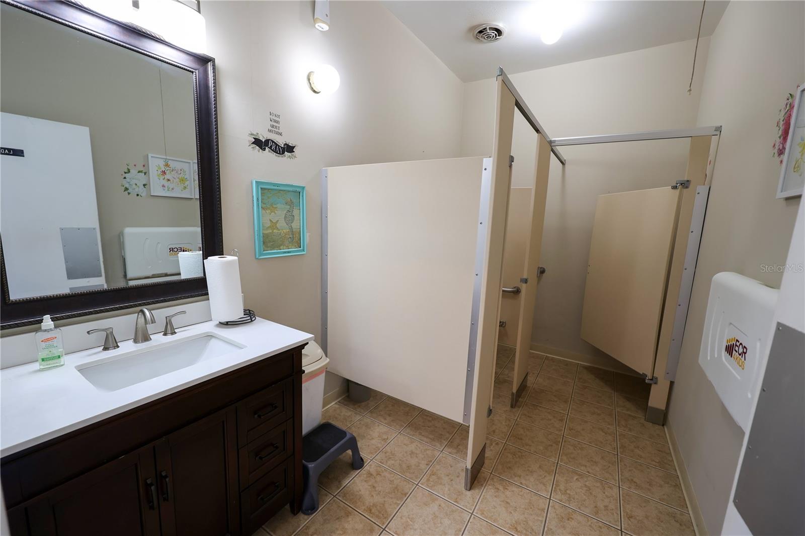 1600 BANYAN DR, VENICE, FL, 34293