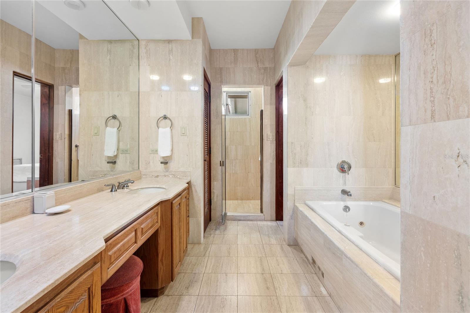 PR9105564 Property Photo