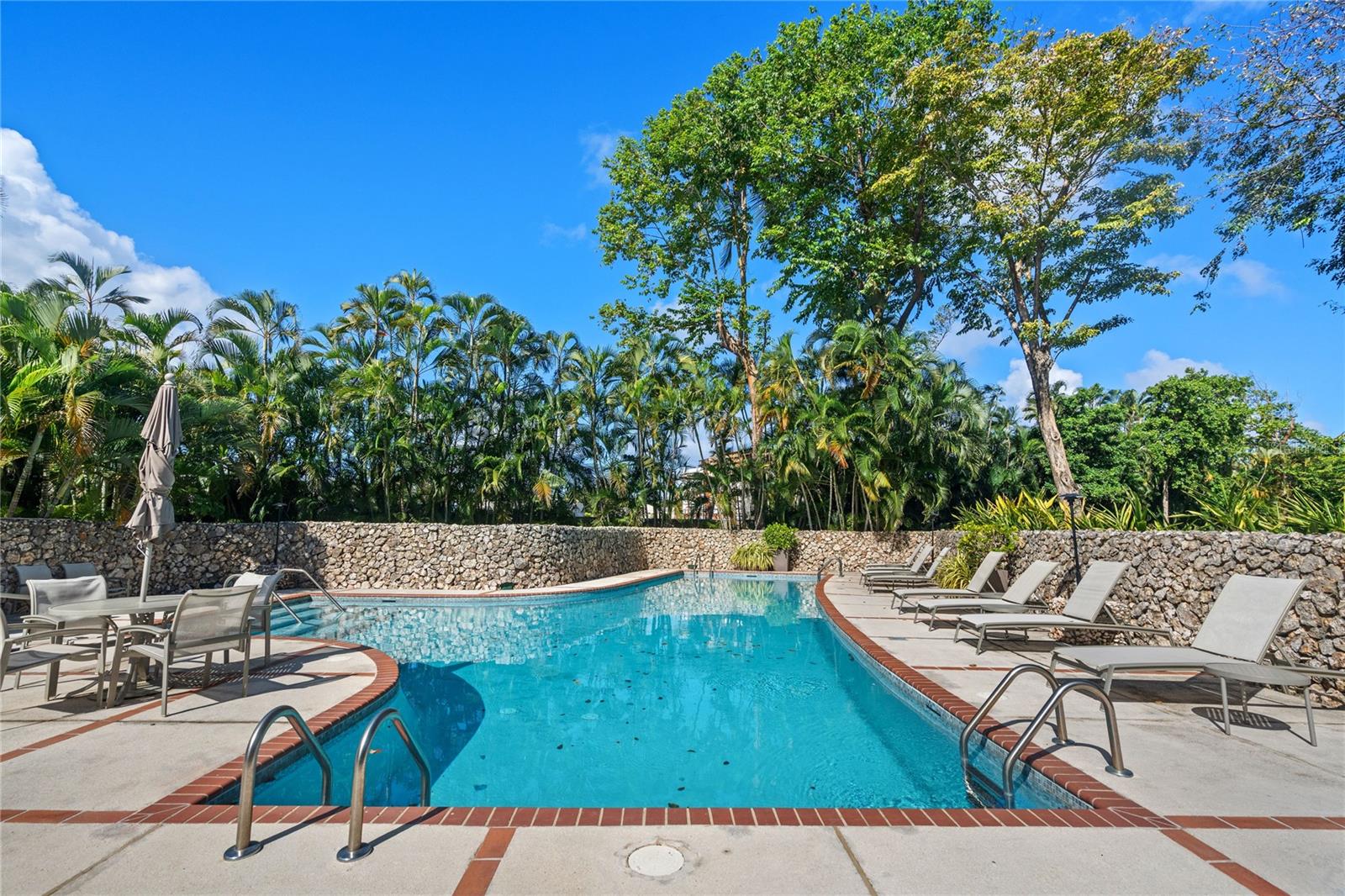 PR9105564 Property Photo