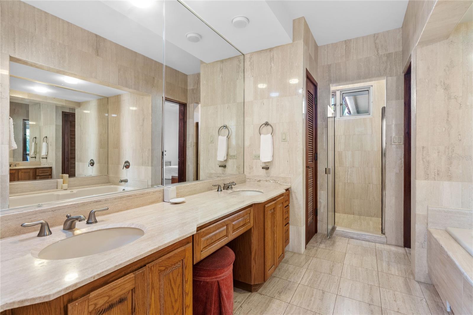 PR9105564 Property Photo