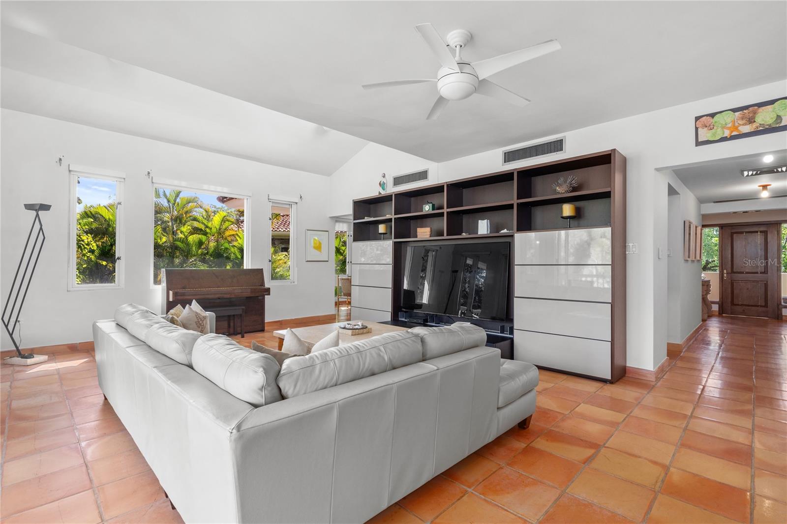 PR9105564 Property Photo