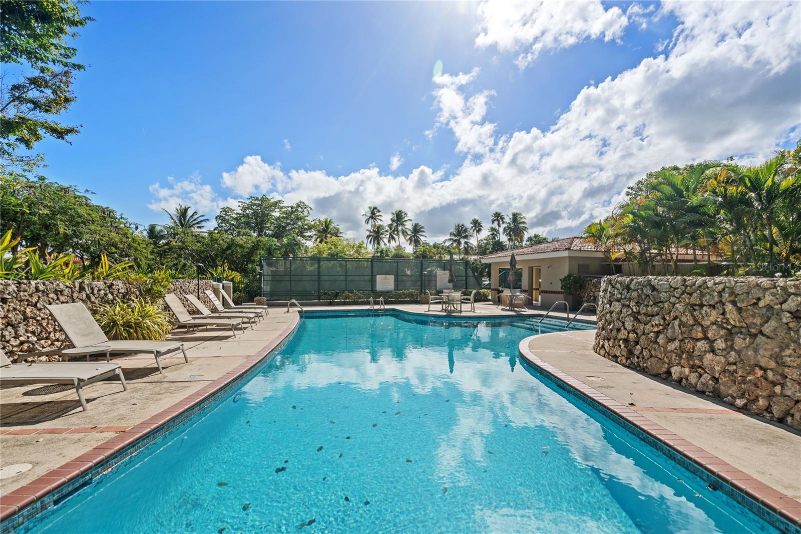 PR9105564 Property Photo