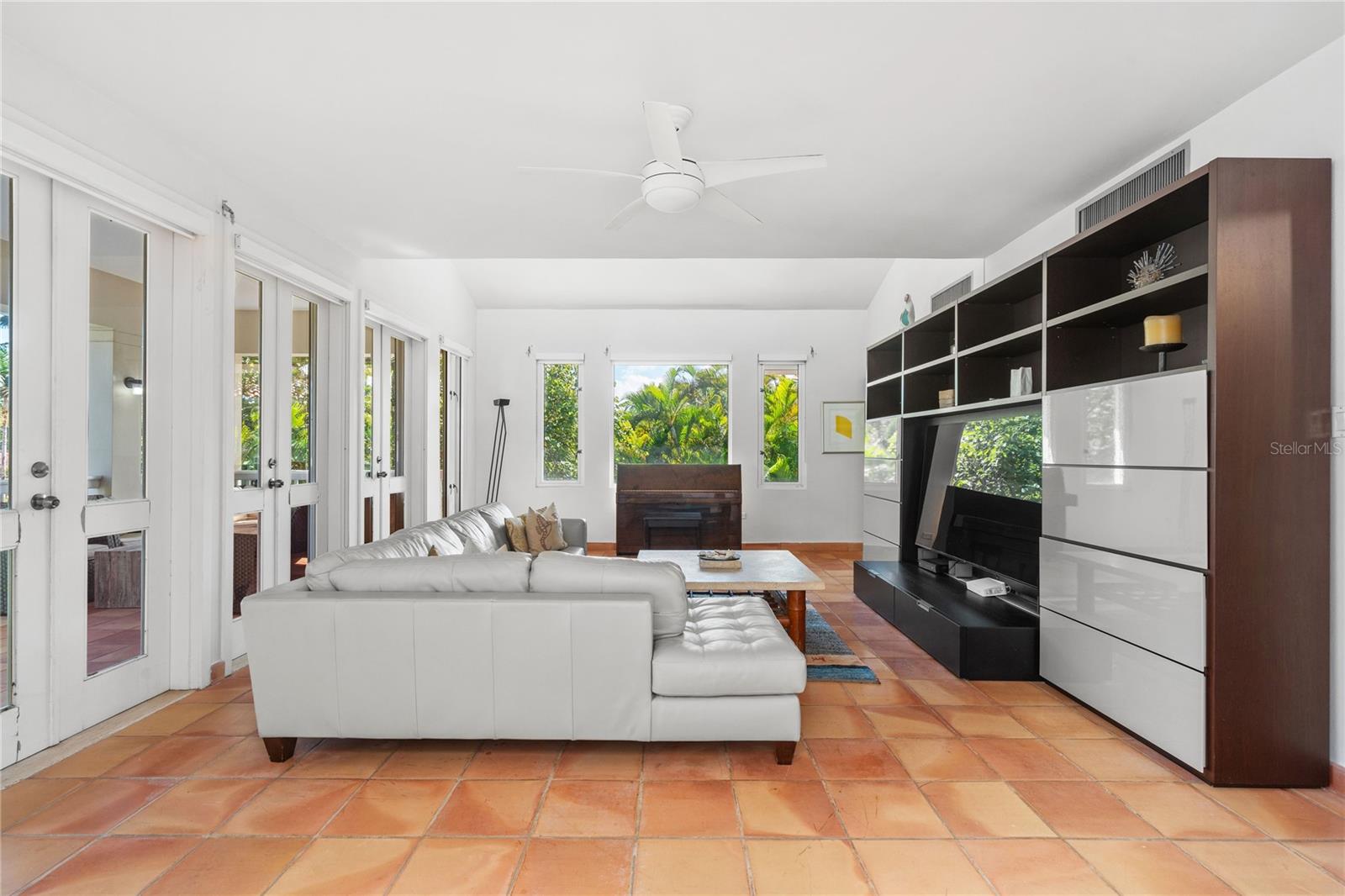 PR9105564 Property Photo