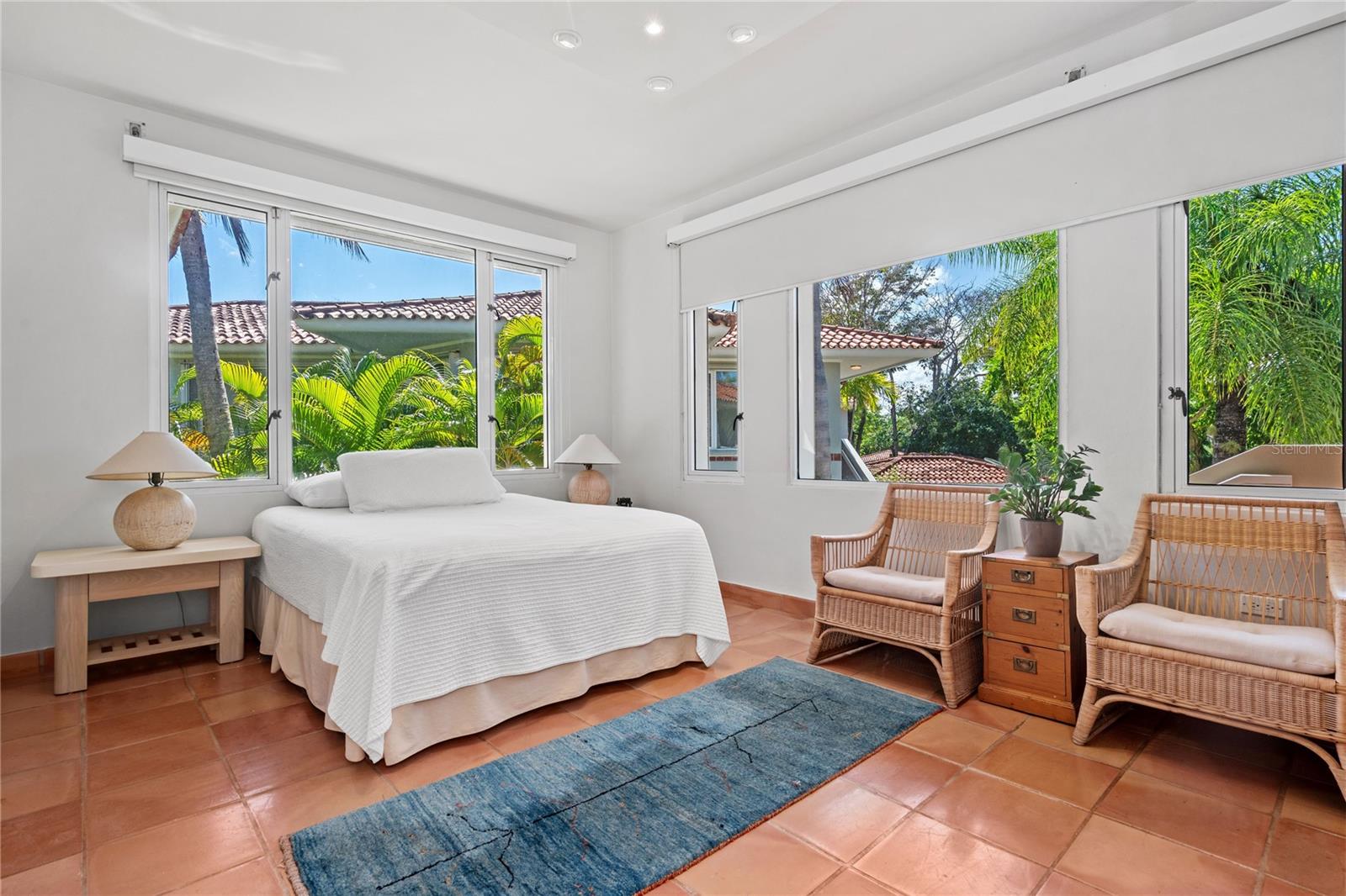 PR9105564 Property Photo