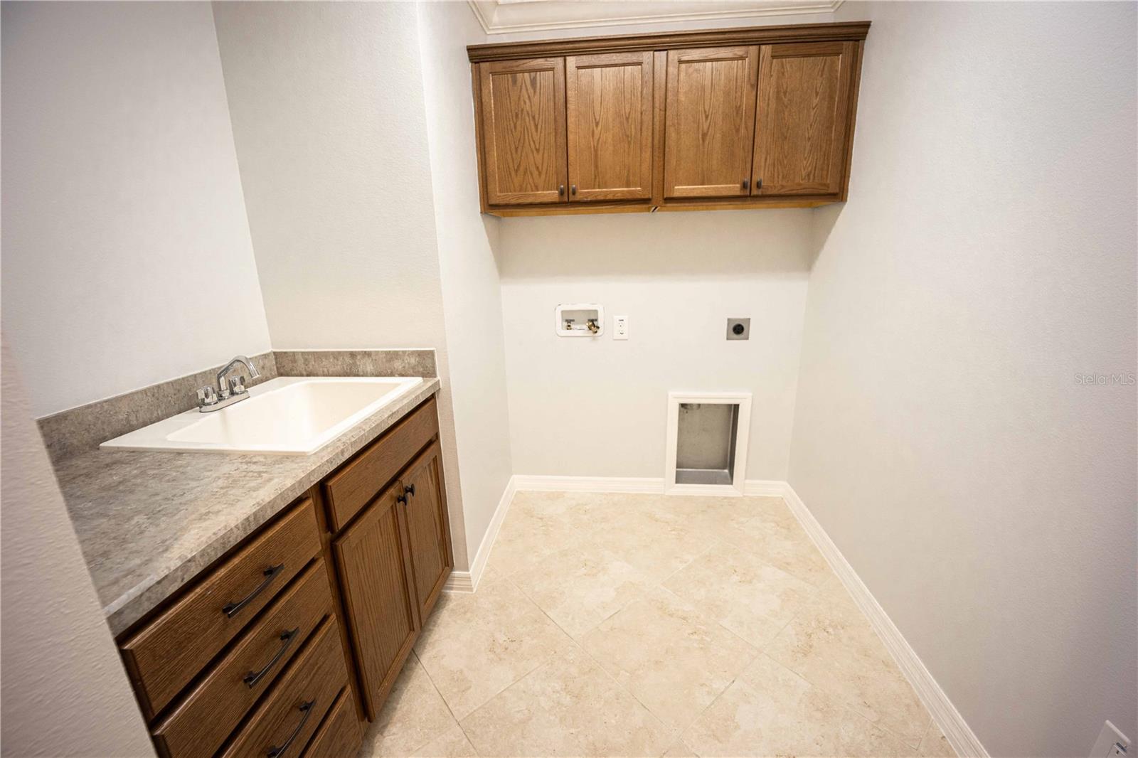 3277 SENNETT CIR, OXFORD, FL, 34484