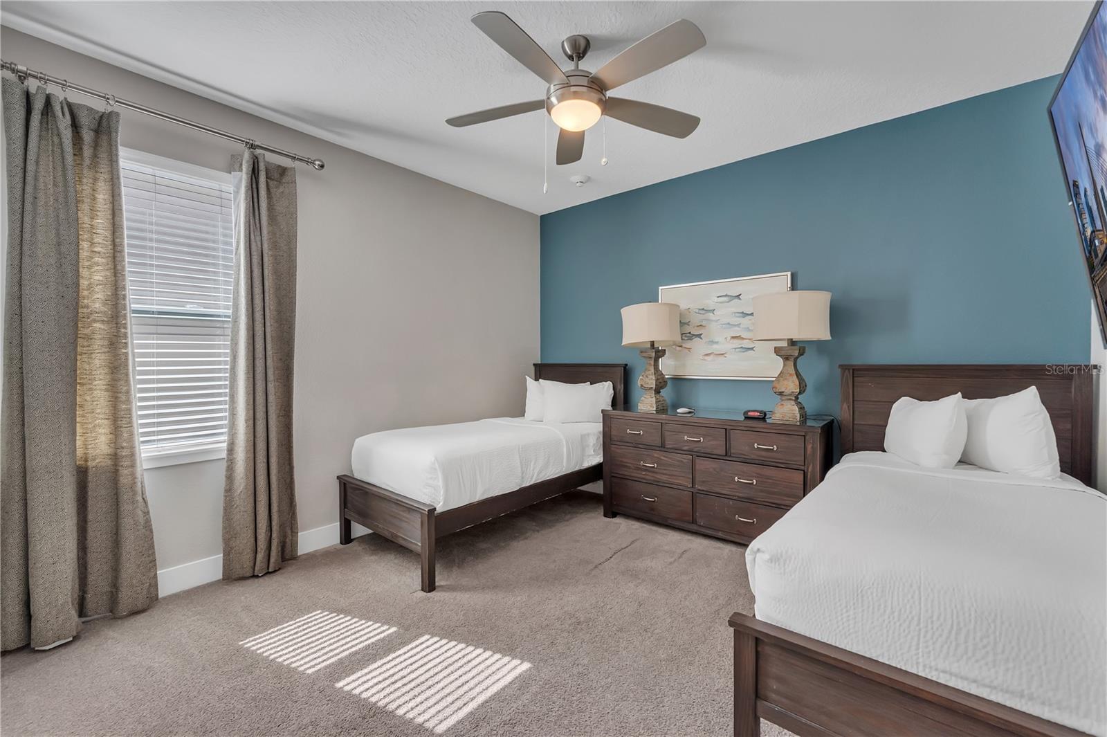300 FALLS DR, KISSIMMEE, FL, 34747
