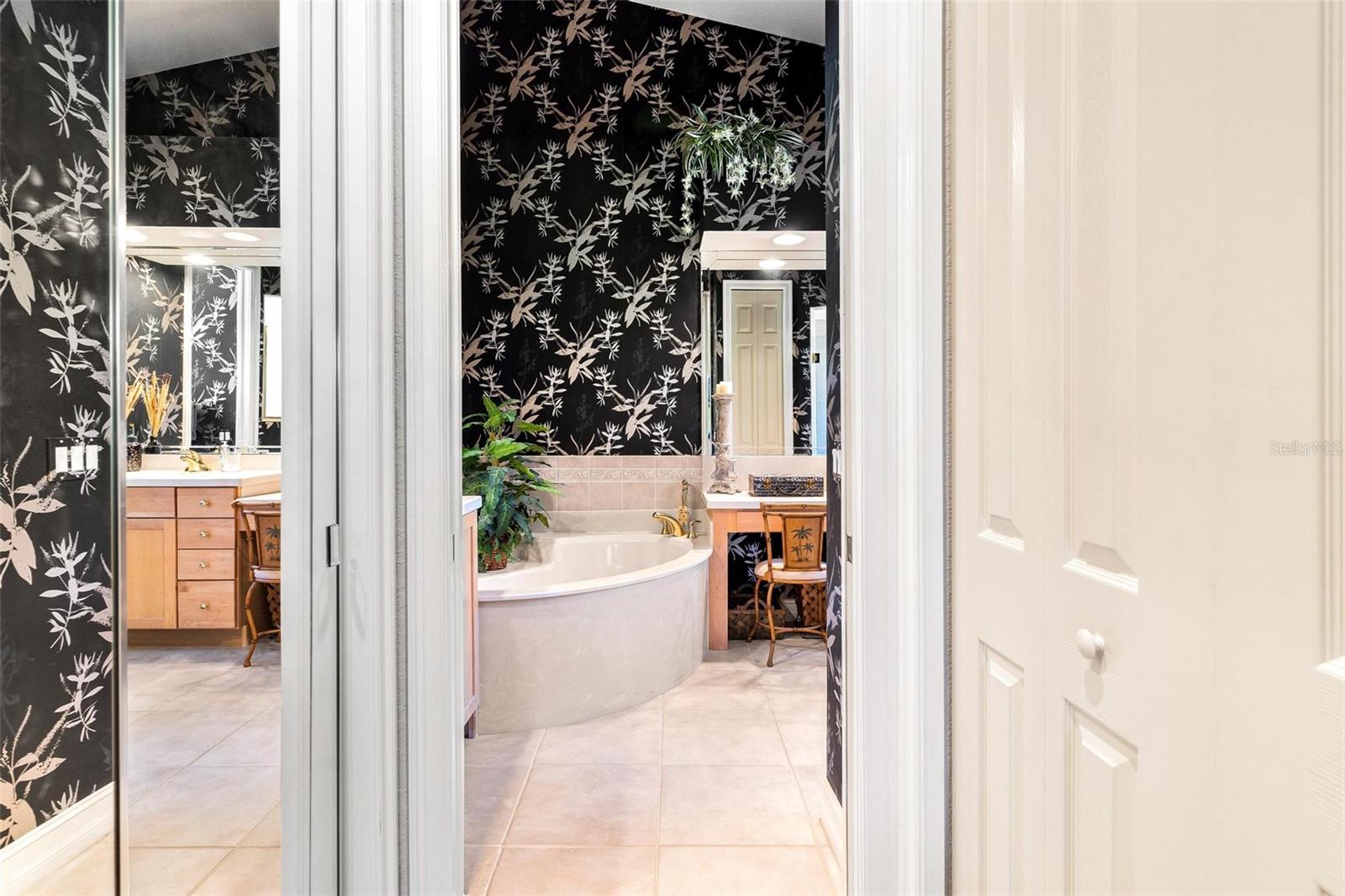 26142 AVENIDA LAS COLINAS #2B, HOWEY IN THE HILLS, FL, 34737