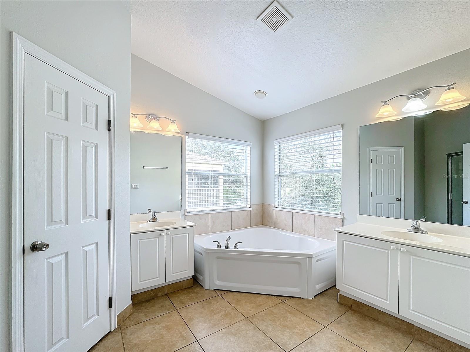 2830 CLUB CORTILE CIRCLE, KISSIMMEE, FL, 34746