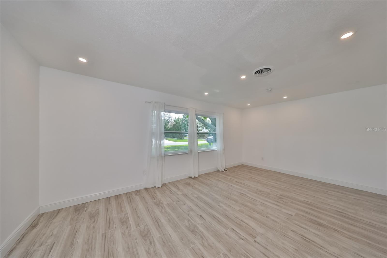 4824 HUNTINGTON ST NE, ST PETERSBURG, FL, 33703