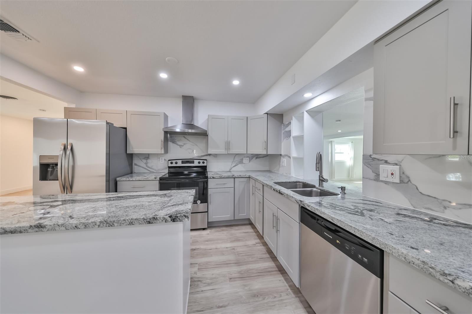 4824 HUNTINGTON ST NE, ST PETERSBURG, FL, 33703