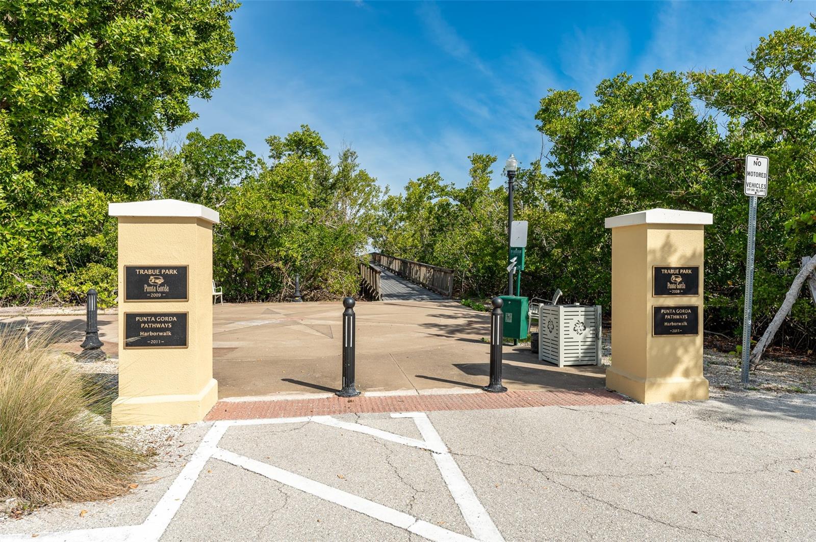 806 E MARION AVE, PUNTA GORDA, FL, 33950