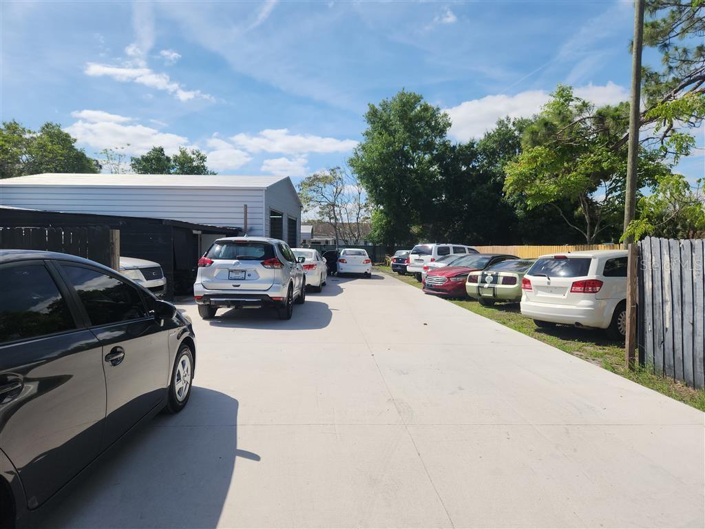 8112 E COLONIAL DR, ORLANDO, FL, 32817