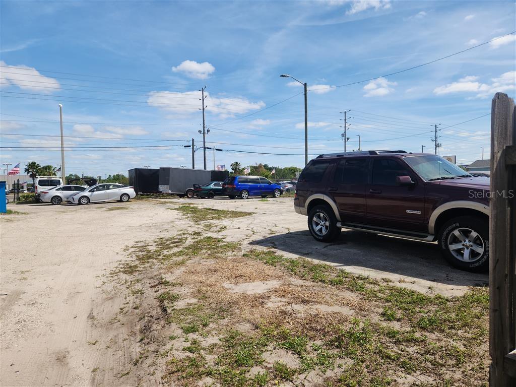 8112 E COLONIAL DR, ORLANDO, FL, 32817