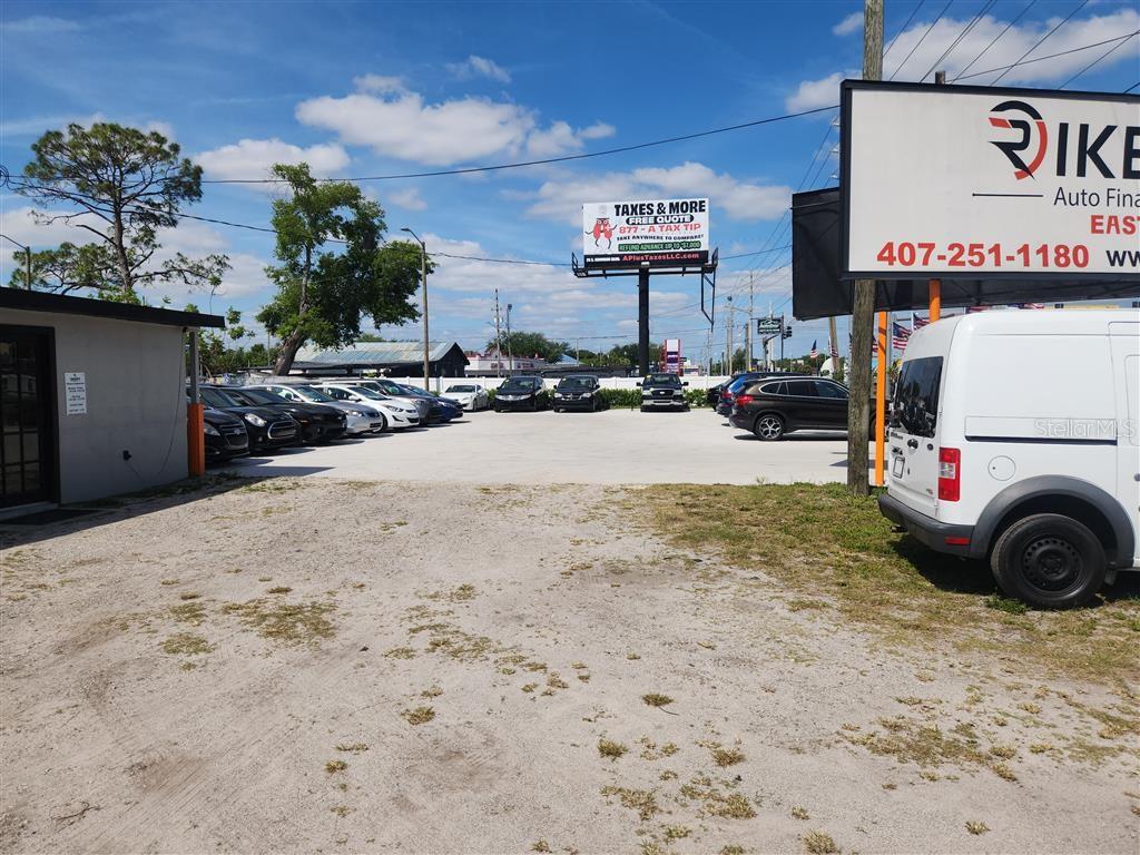 8112 E COLONIAL DR, ORLANDO, FL, 32817