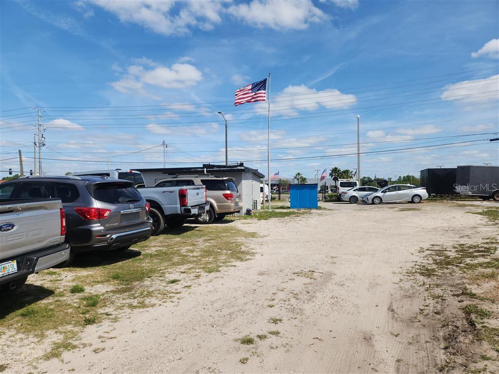 8112 E COLONIAL DR, ORLANDO, FL, 32817