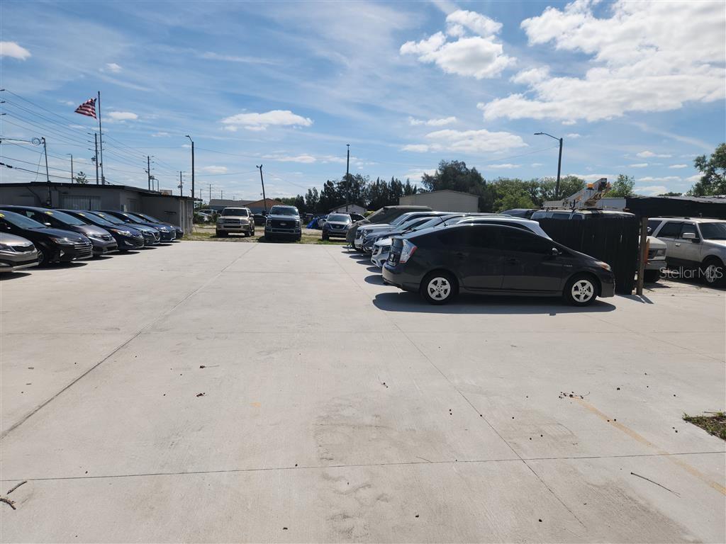 8112 E COLONIAL DR, ORLANDO, FL, 32817