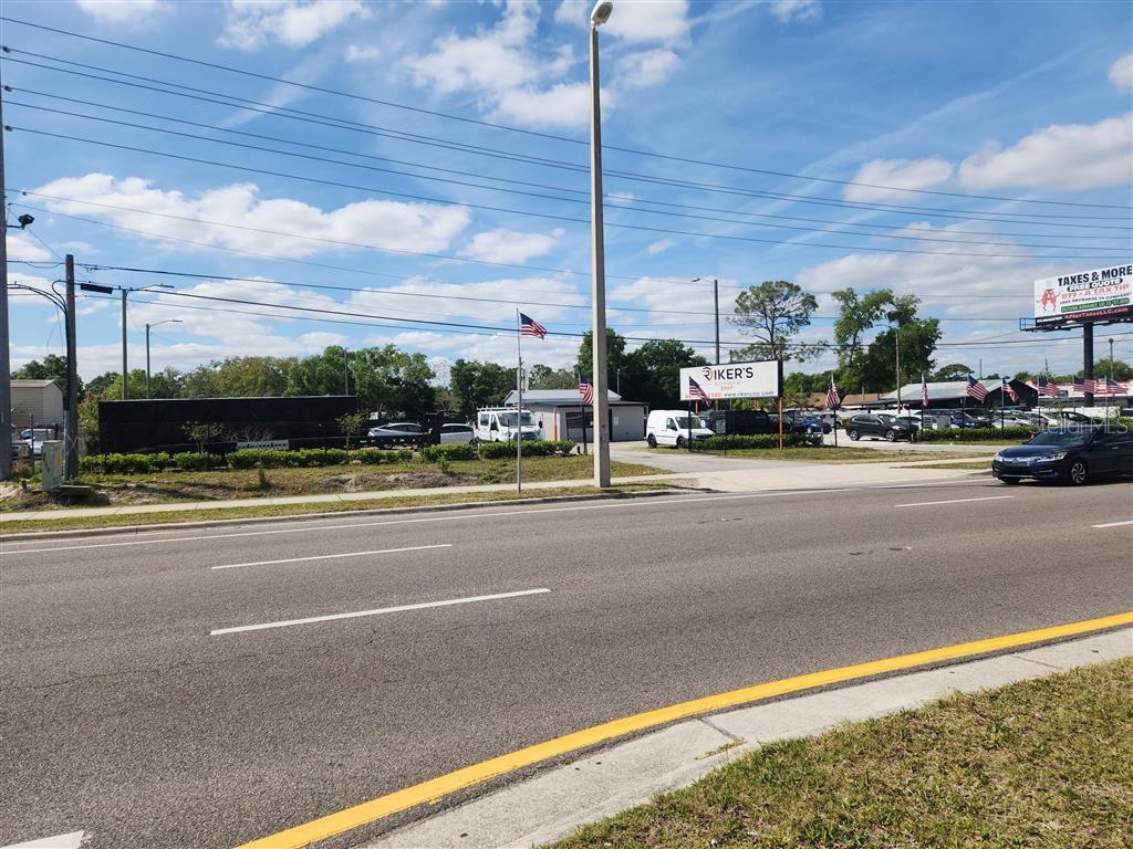 8112 E COLONIAL DR, ORLANDO, FL, 32817