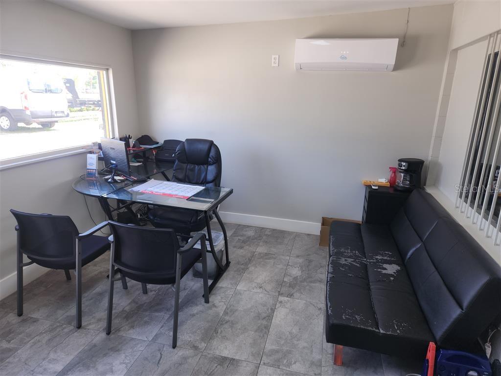 8112 E COLONIAL DR, ORLANDO, FL, 32817