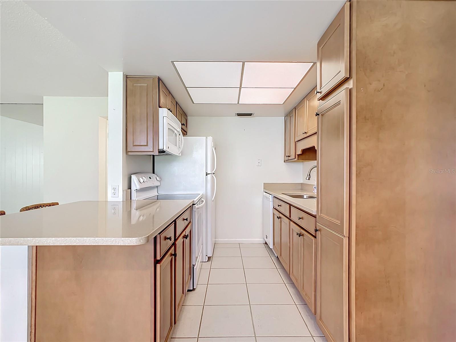 650 PINELLAS POINT DR S #128, ST PETERSBURG, FL, 33705