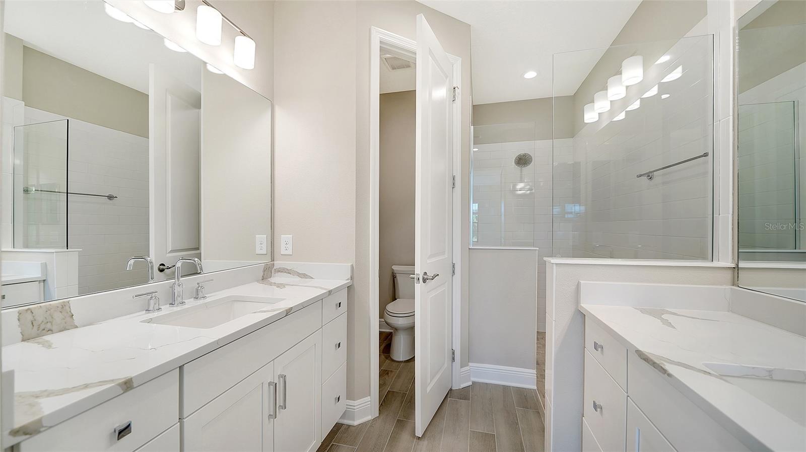 100 CORSERRA DR, NOKOMIS, FL, 34275