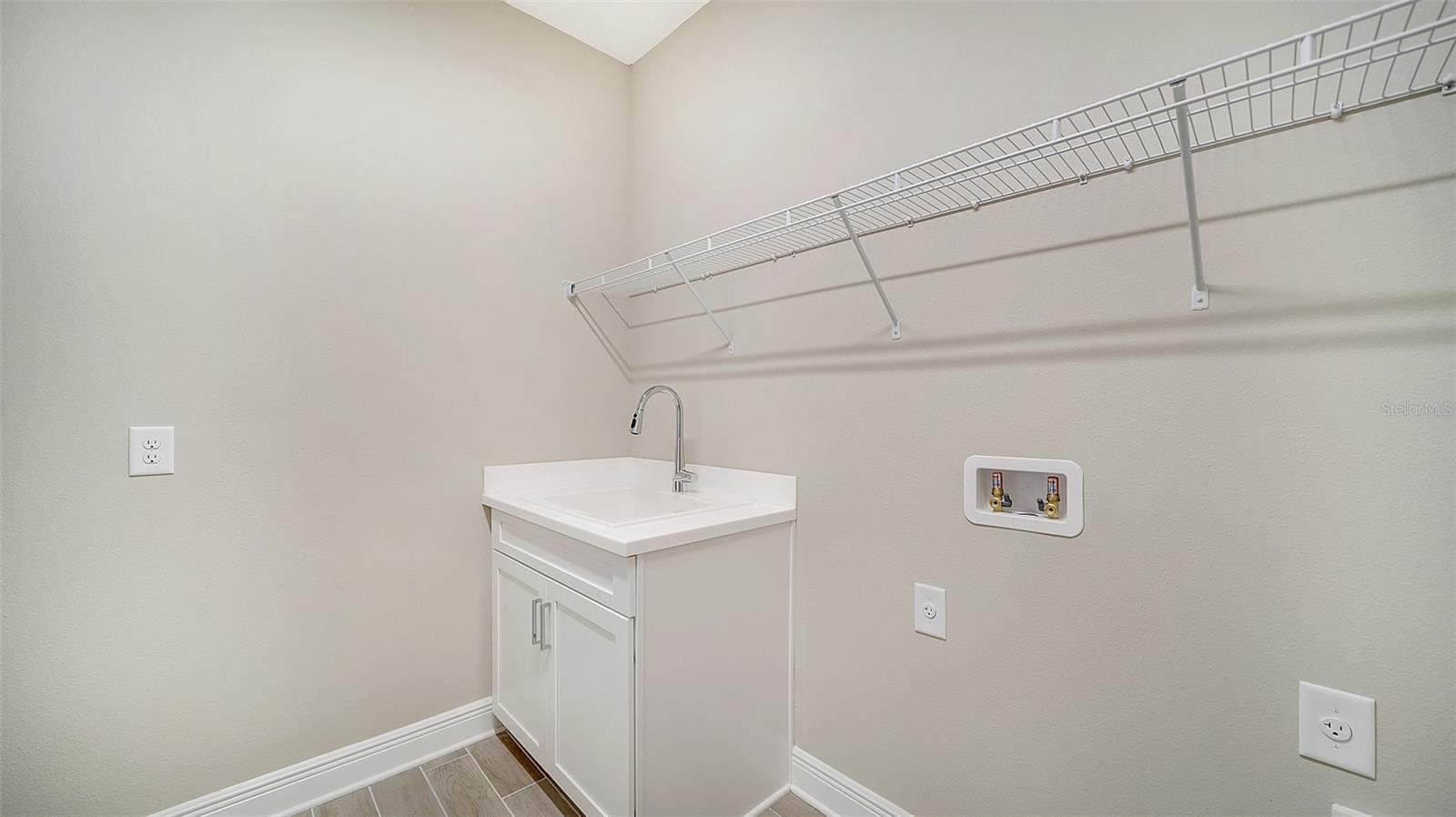 100 CORSERRA DR, NOKOMIS, FL, 34275
