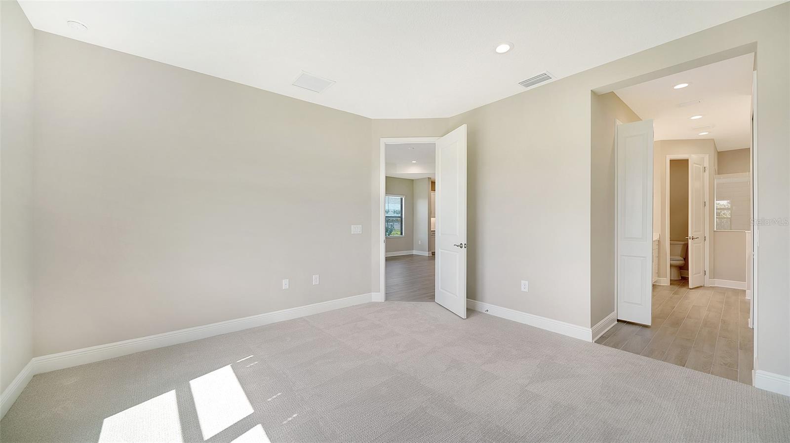 100 CORSERRA DR, NOKOMIS, FL, 34275