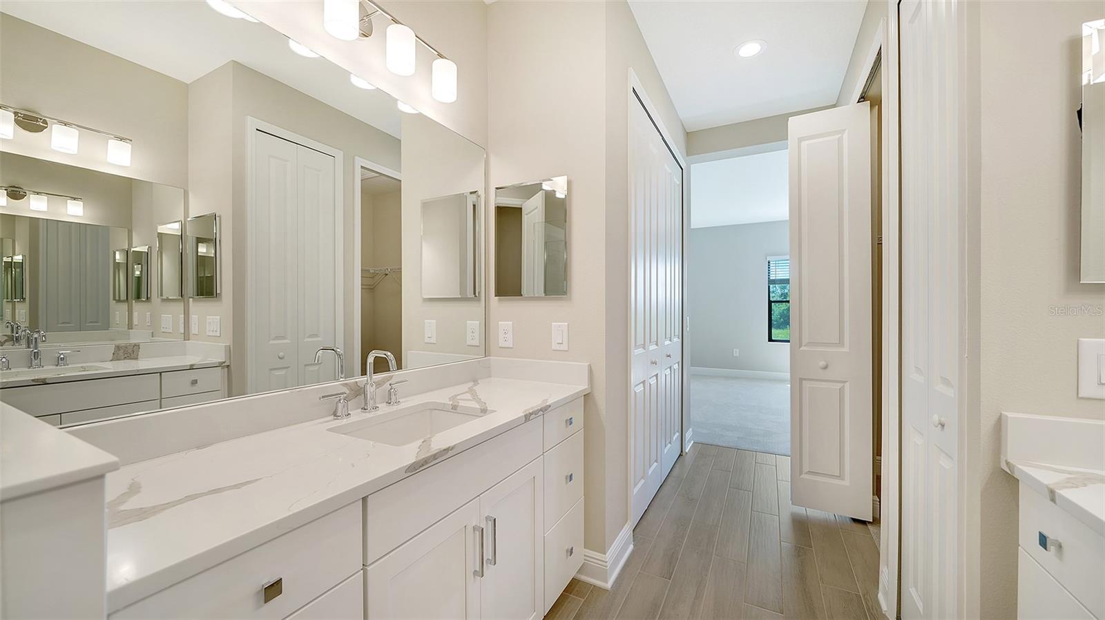 100 CORSERRA DR, NOKOMIS, FL, 34275