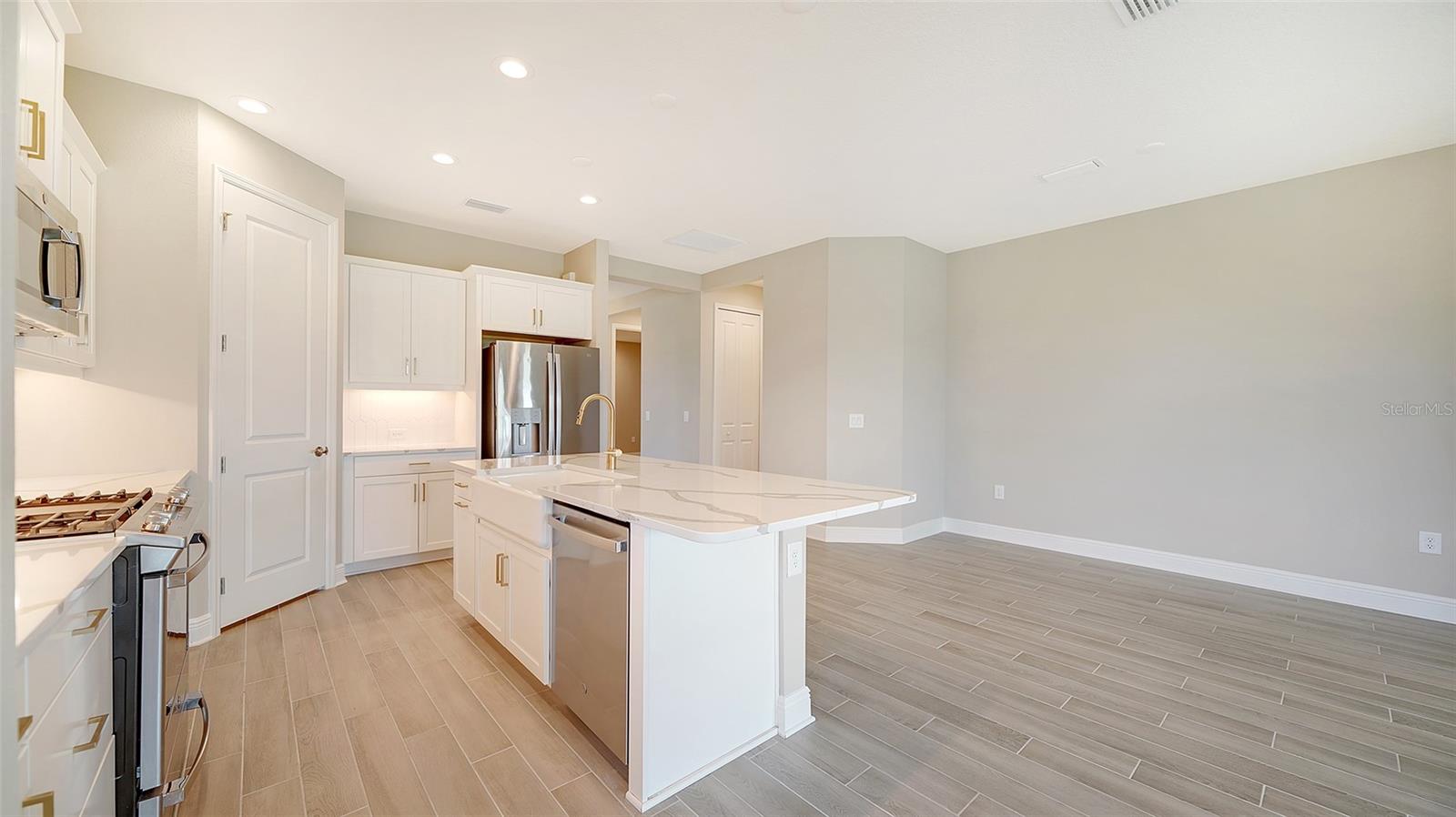 100 CORSERRA DR, NOKOMIS, FL, 34275