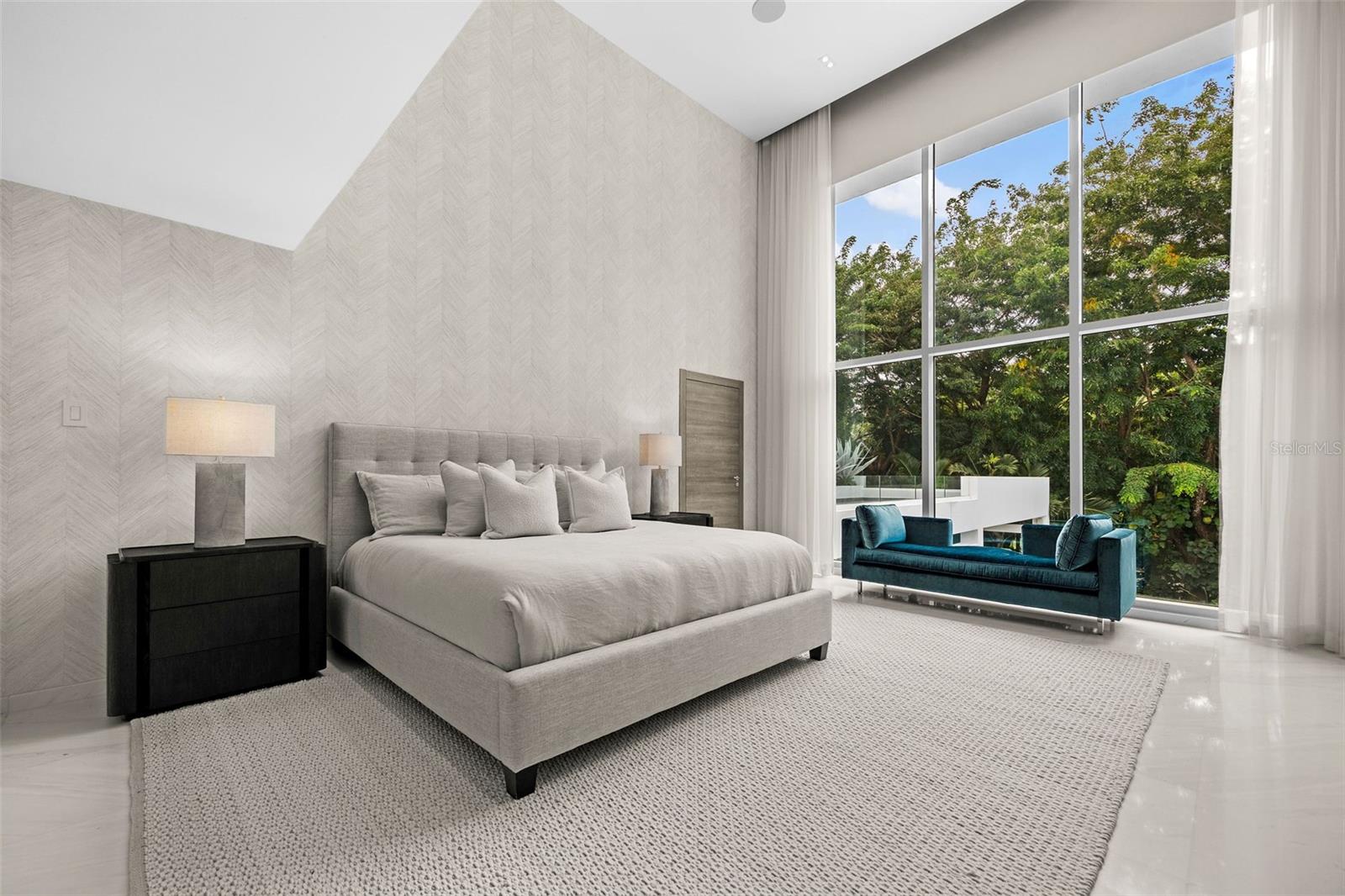 PR9105662 Property Photo