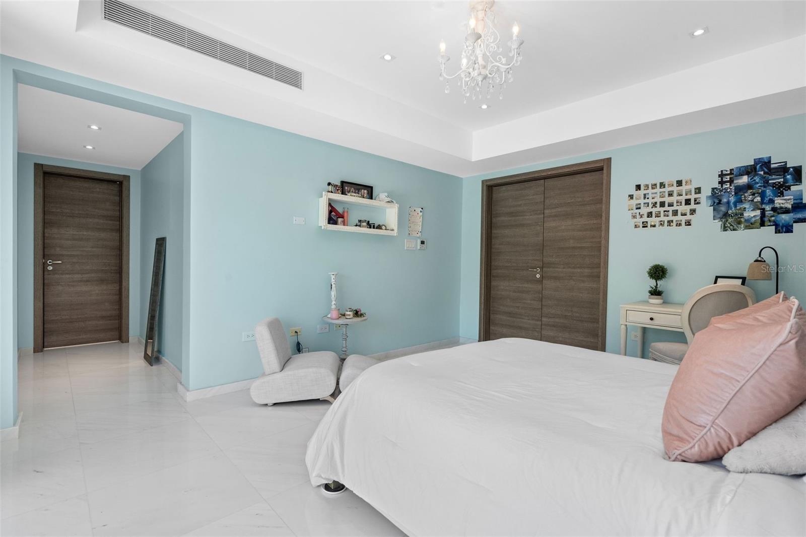 PR9105662 Property Photo