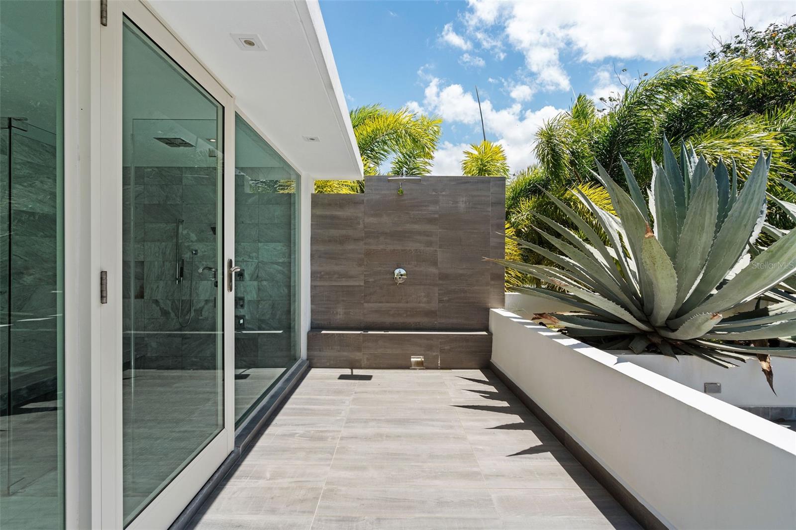 PR9105662 Property Photo