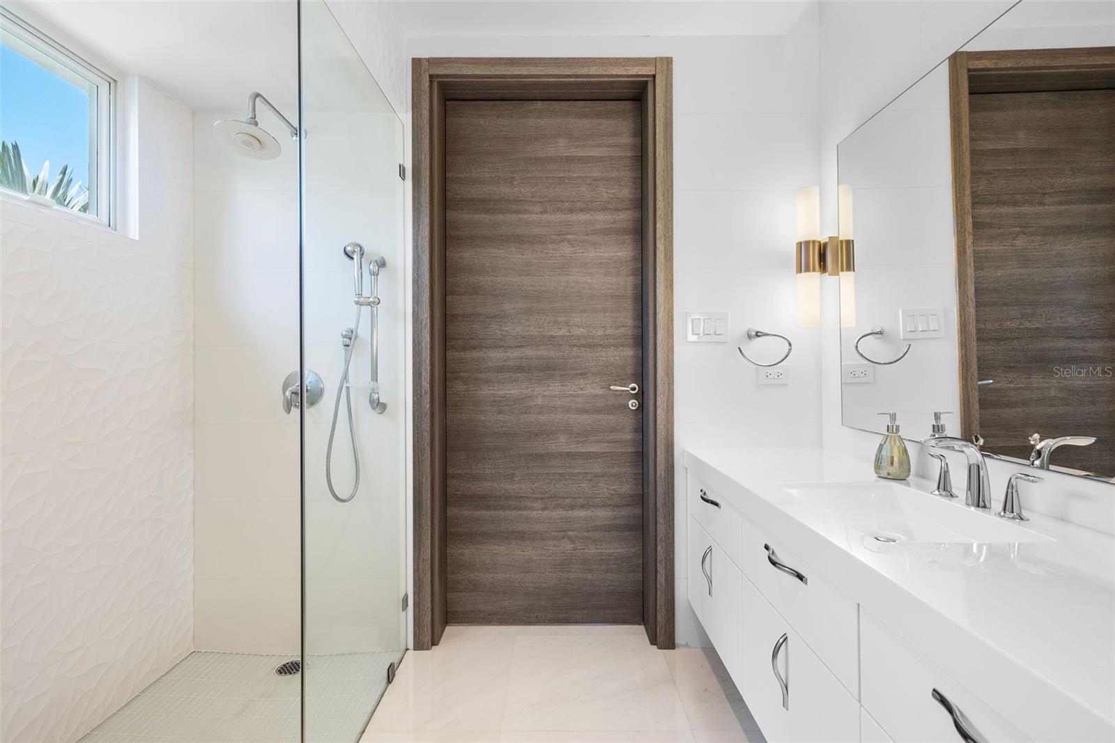 PR9105662 Property Photo