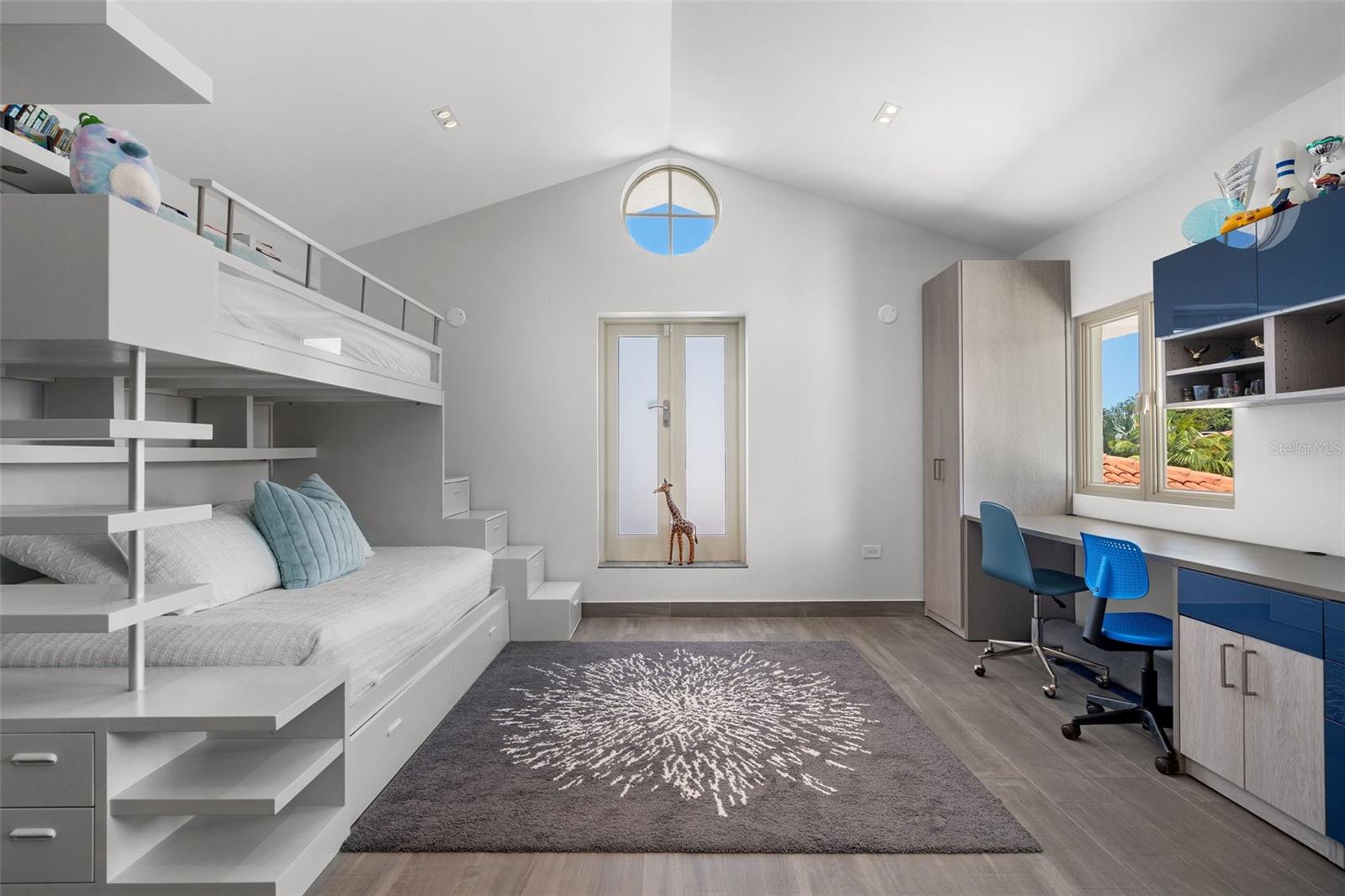 PR9105662 Property Photo