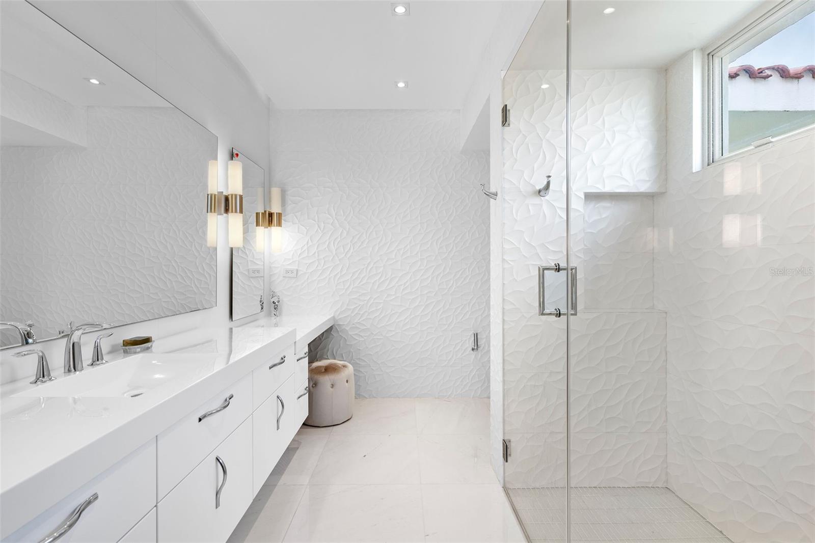 PR9105662 Property Photo