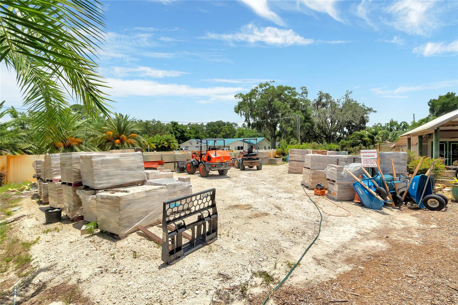 8440 COUNTY ROAD 48, YALAHA, FL, 34797