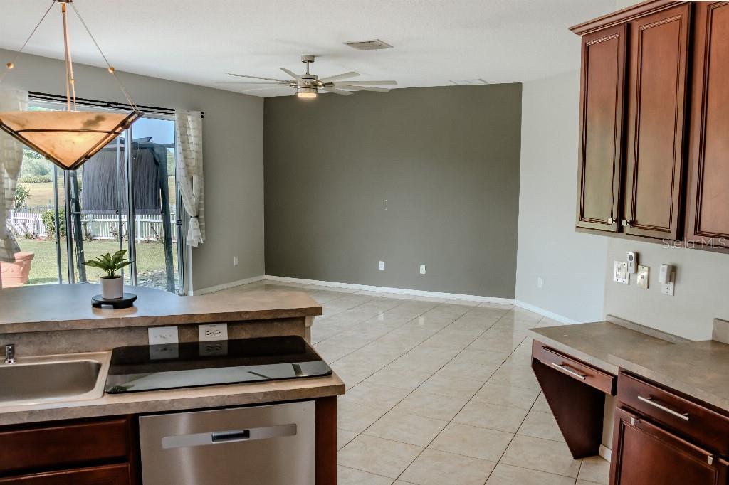 1557 AMARYLLIS CIR, ORLANDO, FL, 32825