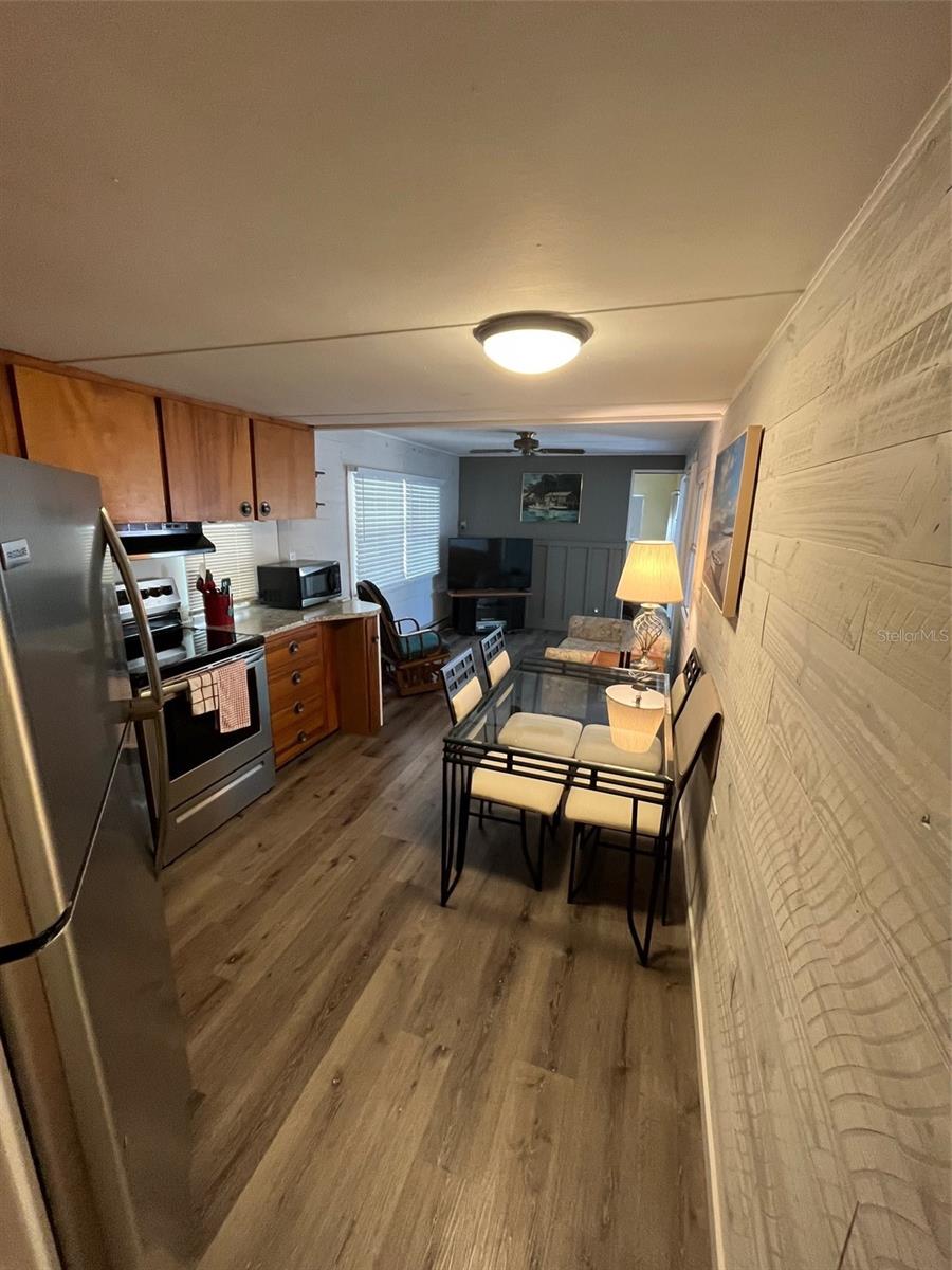 111 LAKEVIEW DR, PALMETTO, FL, 34221