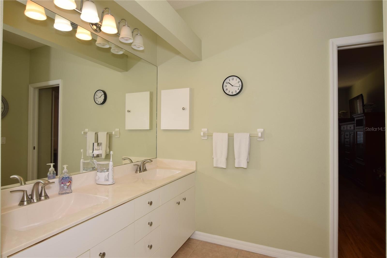 915 BARCLAY CT, VENICE, FL, 34293