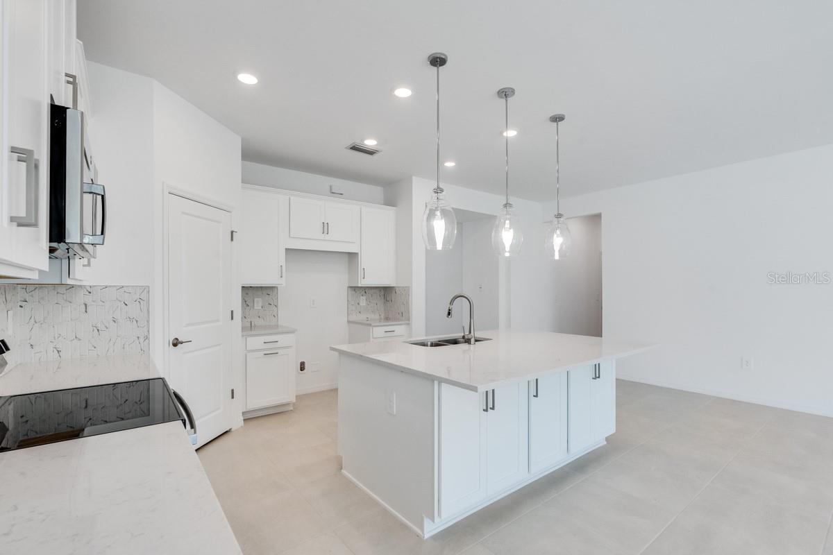 1580 LAUREL BROOK LN, PORT CHARLOTTE, FL, 33953