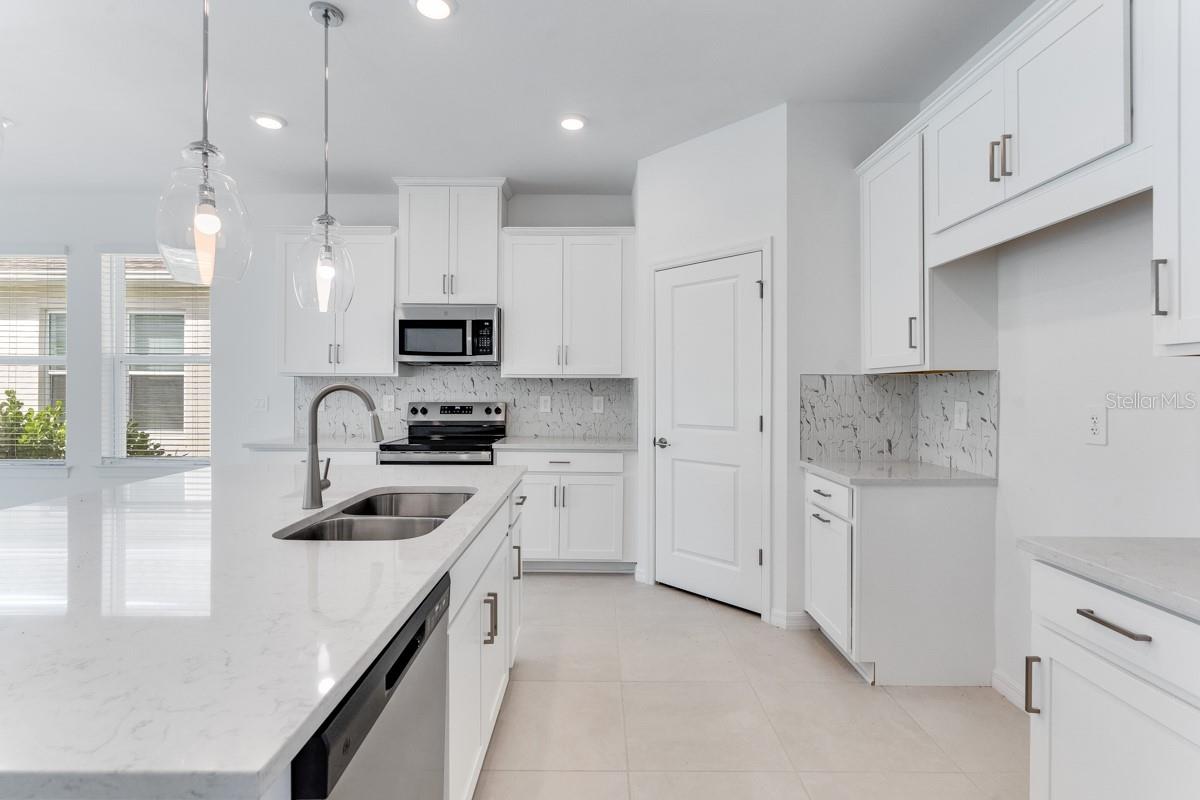 1580 LAUREL BROOK LN, PORT CHARLOTTE, FL, 33953